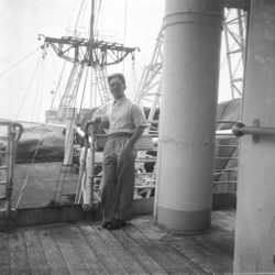 Pointe Noire, 1940 - Victor sur le pont du Piroscafo PIAVE