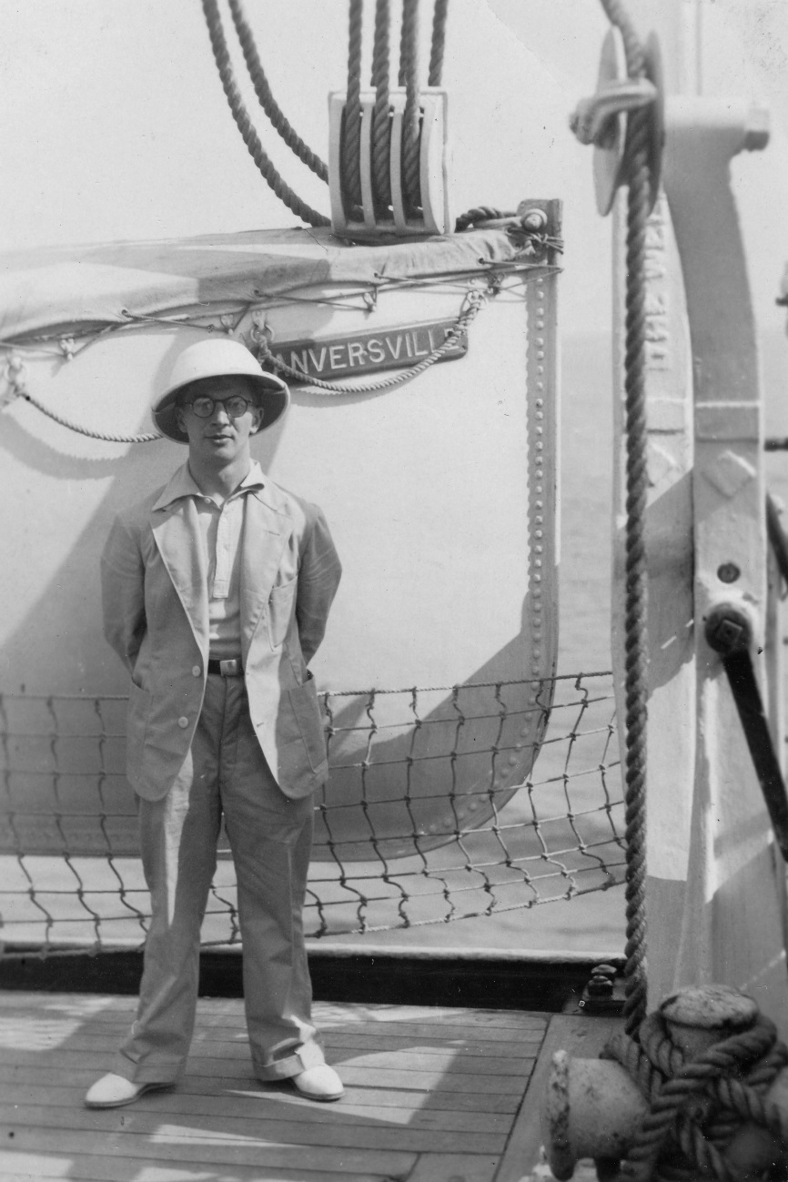 ss ANVERSVILLE, 1937 - Victor de Caluwé en tenue coloniale