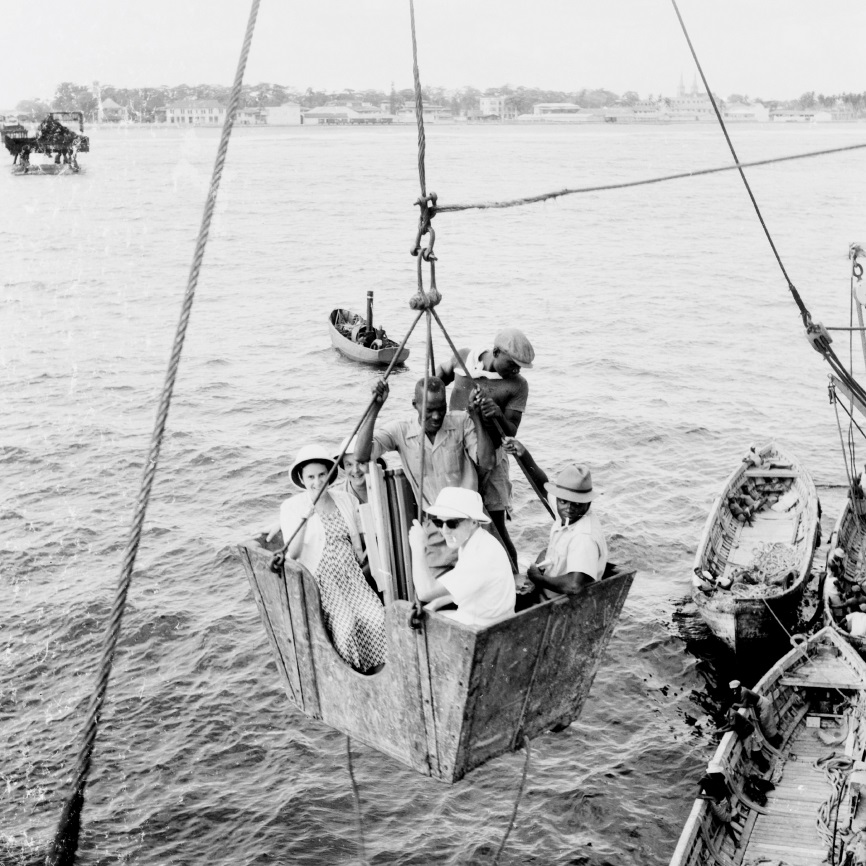 Lomé, 1949 - Débarquement à l'aide de nacelles