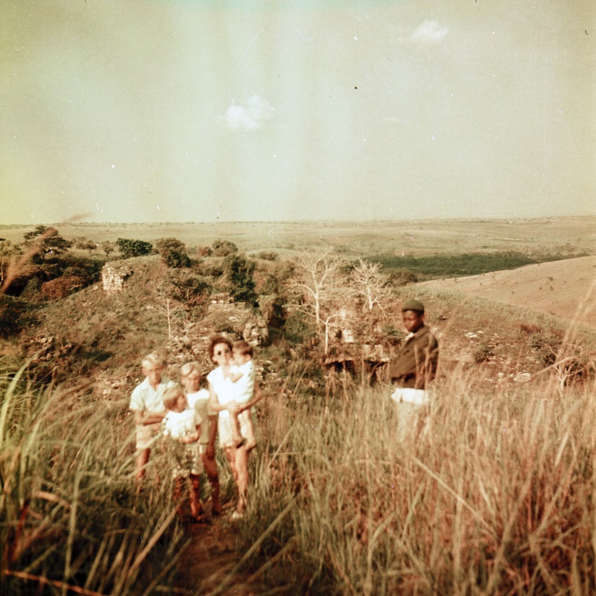 Mukamba, 1957 - Promenade dans la savane