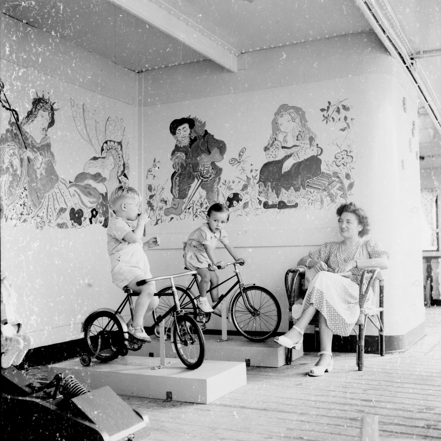 Paquebot Banfora, 1949 - Espace de jeu pour enfants, Jean-Paul et Marie-Louise