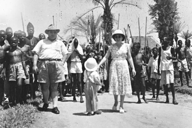 Lomela, 1949 - Accueil de Marie-Louise par Mr Torfs et les habitant de Lomela.