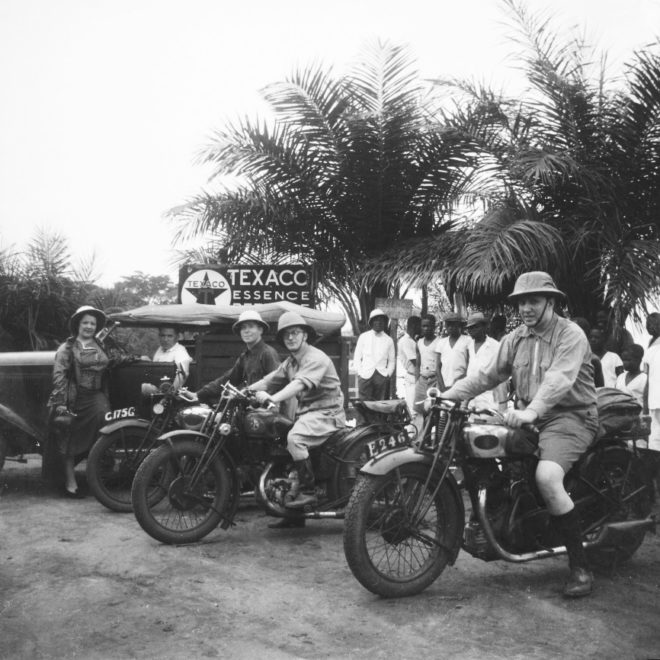 Bikoro, 1939 - Victor de Caluwé in het midden op zijn FN M70 350cc Type SAHARA
