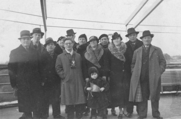 Décembre 1936 - Famille et amis sur le pont du ss Anversville