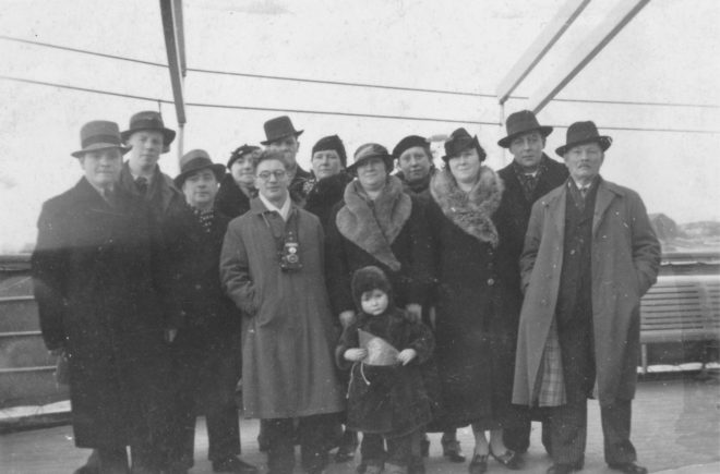 Décembre 1936 - Famille et amis sur le pont du ss Anversville