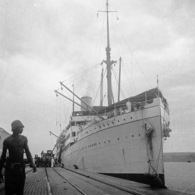 Lobito, 1937 - Le ss Anversville débarque les Belges pour le Katanga.