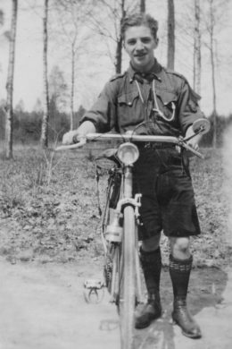 Victor de Caluwé - Avec vélo en forêt de Soigne